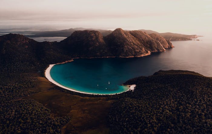 Helicopter Flights in Freycinet Tasmania | Freycinet Air Tasmania